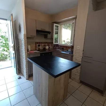 Maison Provencale Avec Piscine Partagee *