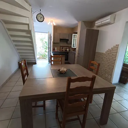 Maison Provencale Avec Piscine Partagee *