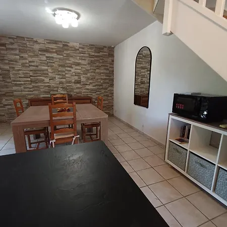 Maison Provencale Avec Piscine Partagee Holiday home